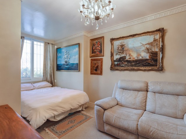 4 Bedrooms Apartment in Estepona