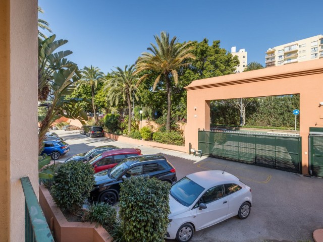 4 Bedrooms Apartment in Estepona
