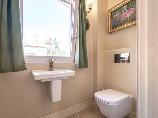 4 Bedrooms Apartment in Estepona