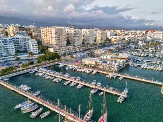 4 Bedrooms Apartment in Estepona
