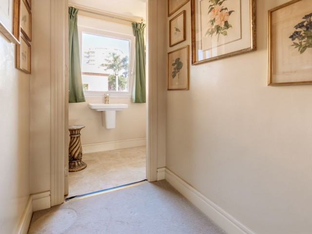 4 Bedrooms Apartment in Estepona