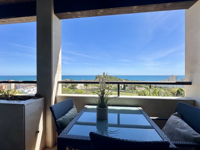 Apartamento con 3 Dormitorios  en Los Pacos