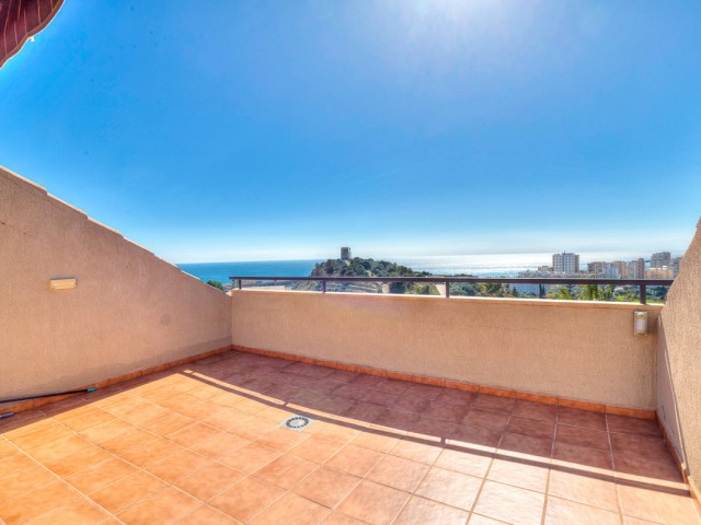 Apartamento con 3 Dormitorios  en Los Pacos