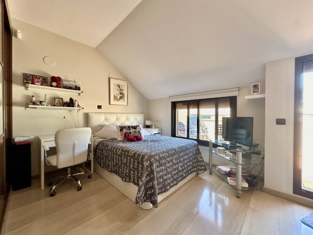 Apartamento con 3 Dormitorios  en Los Pacos