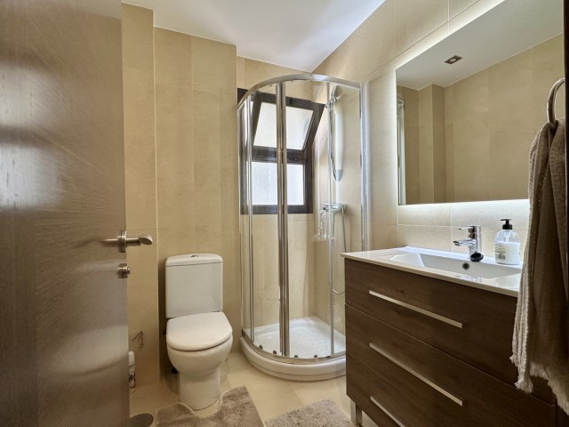Apartamento con 3 Dormitorios  en Los Pacos