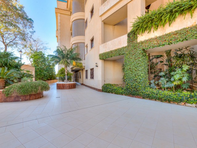 Apartamento con 3 Dormitorios  en Los Pacos
