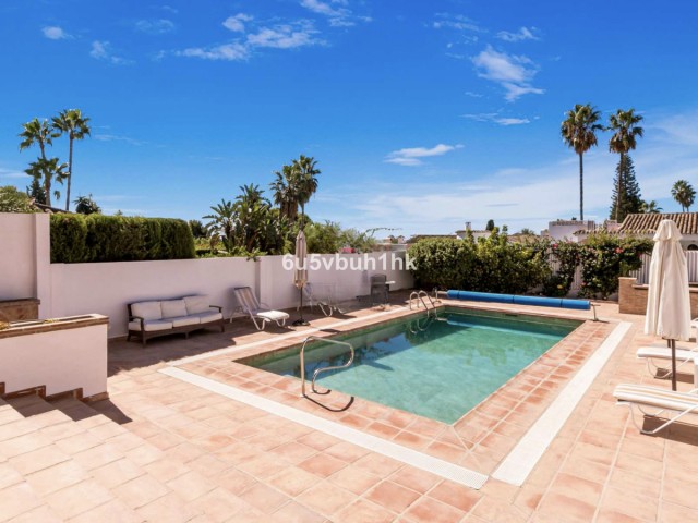 5 Bedrooms Townhouse in El Paraiso