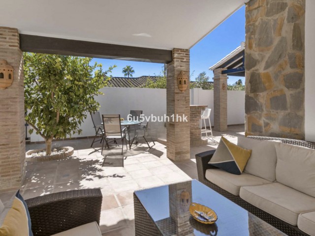 5 Bedrooms Townhouse in El Paraiso