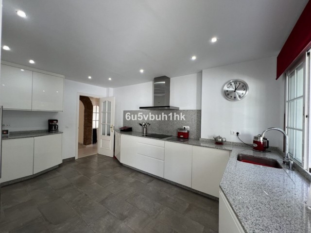 5 Bedrooms Townhouse in El Paraiso