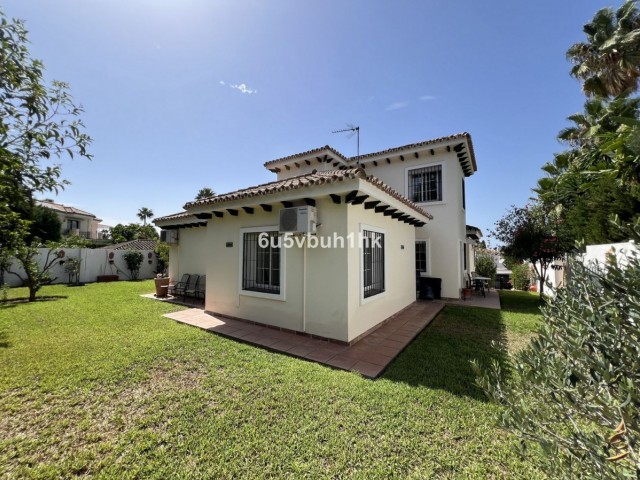 5 Bedrooms Townhouse in El Paraiso