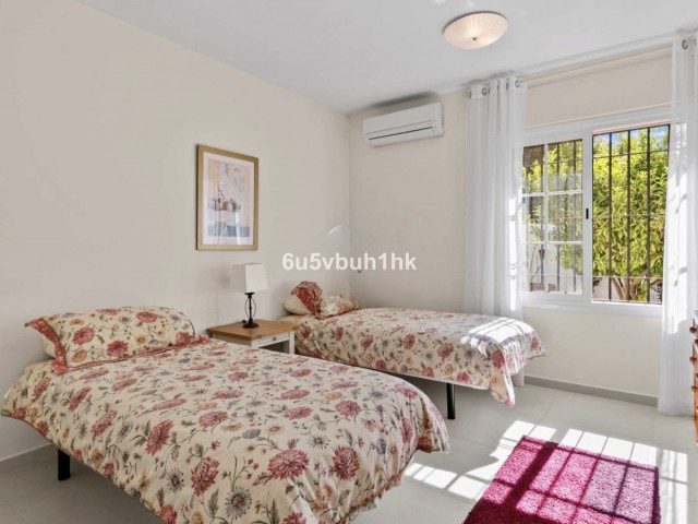 5 Bedrooms Townhouse in El Paraiso