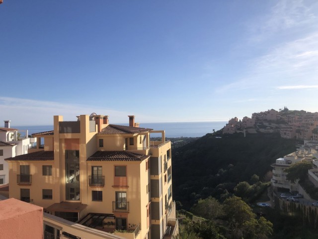 2 Bedrooms Apartment in Calahonda
