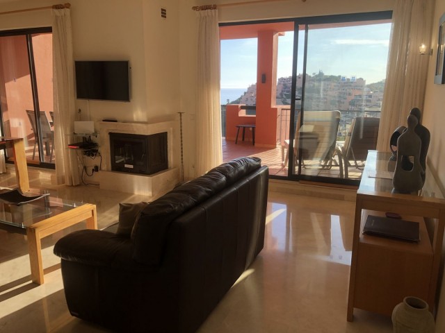 2 Bedrooms Apartment in Calahonda