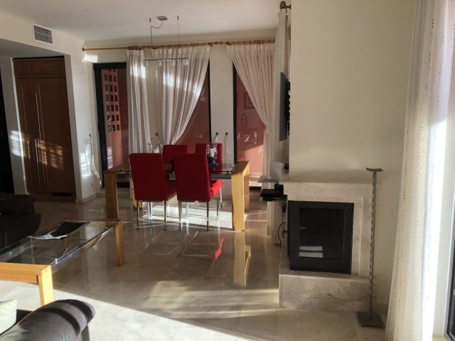 2 Bedrooms Apartment in Calahonda