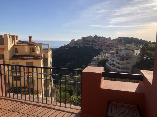 2 Bedrooms Apartment in Calahonda