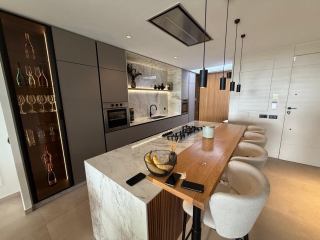 Adosado con 4 Dormitorios  en Benahavís