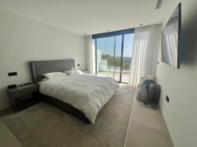 Adosado con 4 Dormitorios  en Benahavís