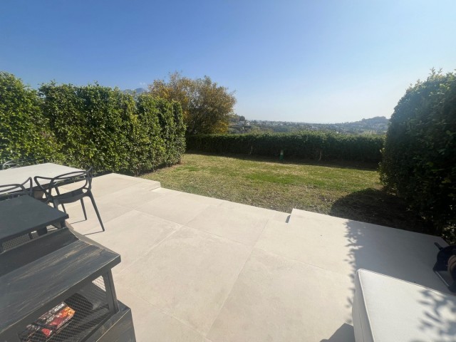 Adosado con 4 Dormitorios  en Benahavís