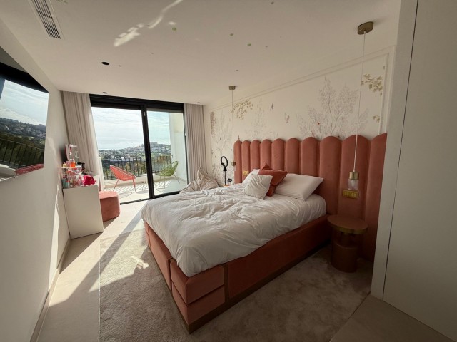 Adosado con 4 Dormitorios  en Benahavís