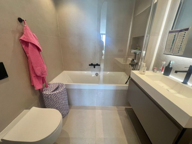 Adosado con 4 Dormitorios  en Benahavís