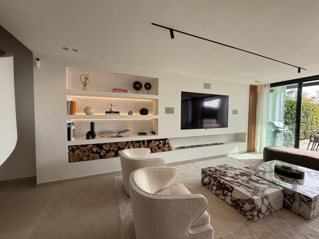 Adosado con 4 Dormitorios  en Benahavís