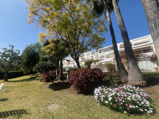 Adosado con 4 Dormitorios  en Benahavís