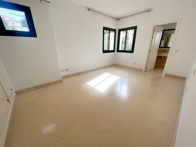 3 Bedrooms Apartment in Benahavís