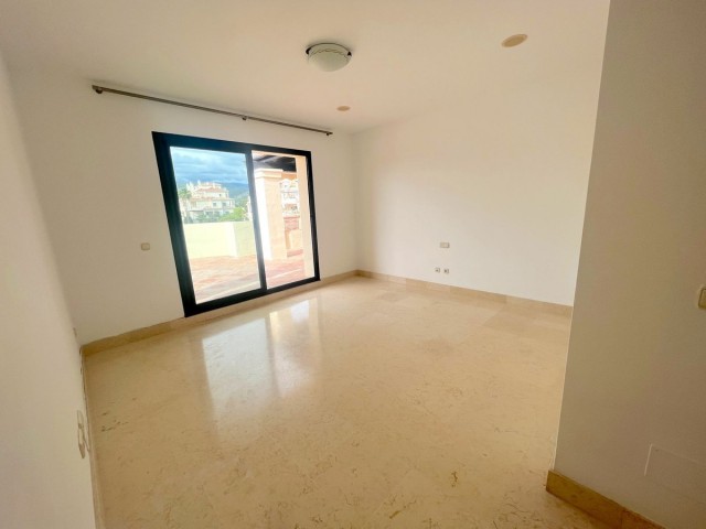 3 Bedrooms Apartment in Benahavís