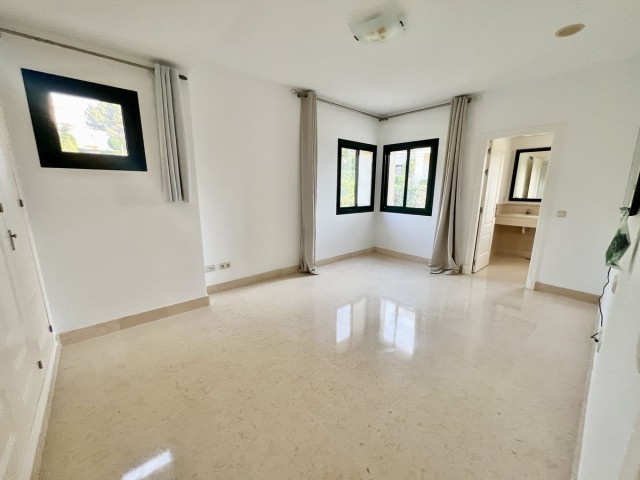 3 Bedrooms Apartment in Benahavís