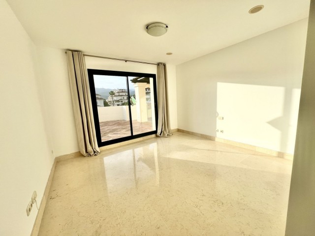 3 Bedrooms Apartment in Benahavís