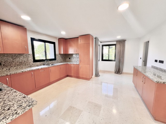 3 Bedrooms Apartment in Benahavís