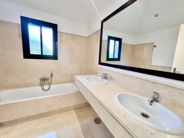 3 Bedrooms Apartment in Benahavís