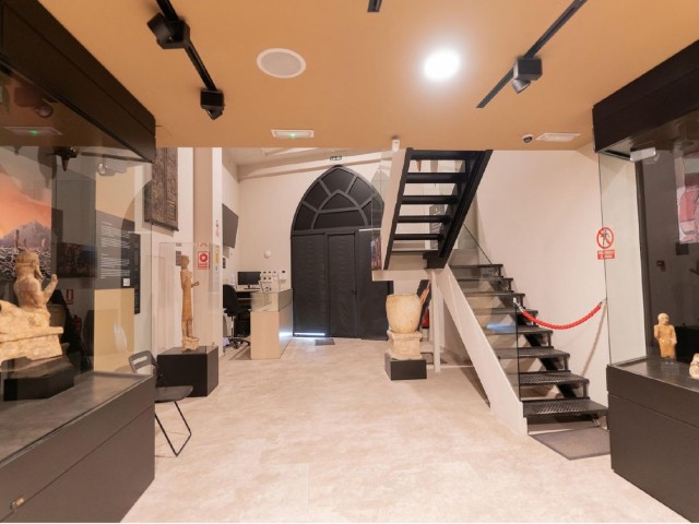 Commercial avec 5 Chambres  à Málaga Centro