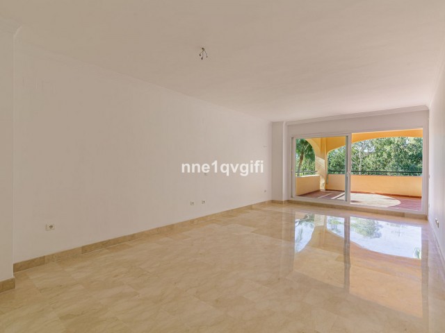 3 Bedrooms Apartment in Elviria