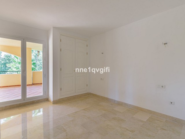 3 Bedrooms Apartment in Elviria