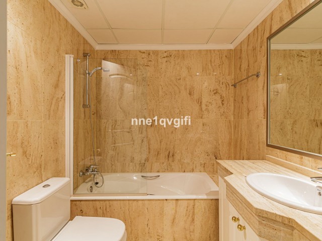 3 Bedrooms Apartment in Elviria