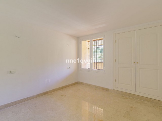 3 Bedrooms Apartment in Elviria