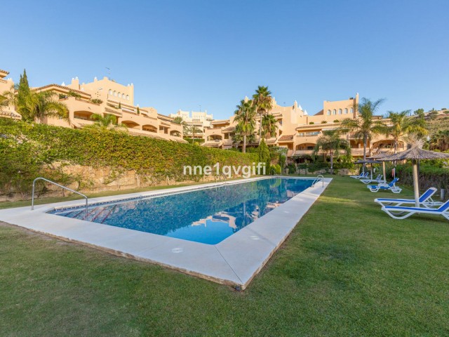 3 Bedrooms Apartment in Elviria