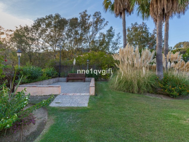 3 Bedrooms Apartment in Elviria