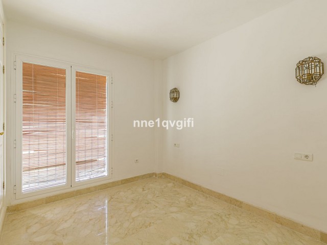 3 Bedrooms Apartment in Elviria