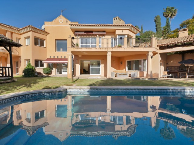 Villa con 4 Dormitorios  en Hacienda Las Chapas