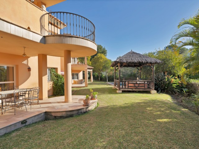 Villa con 4 Dormitorios  en Hacienda Las Chapas