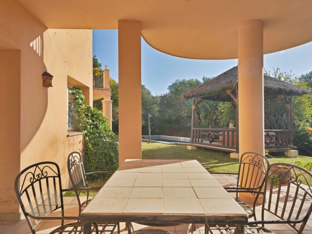 Villa con 4 Dormitorios  en Hacienda Las Chapas