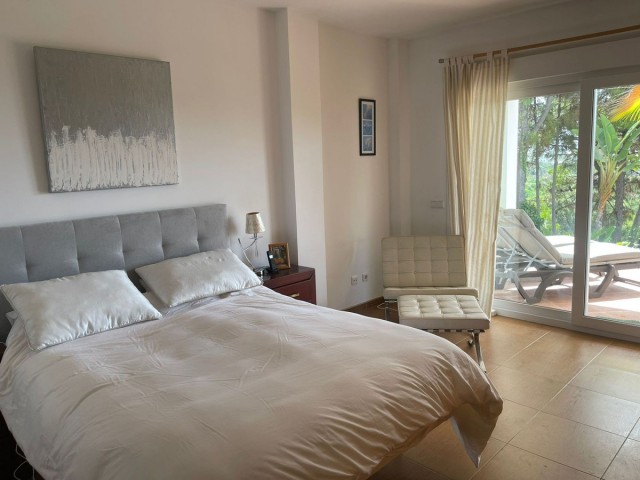 Villa con 6 Dormitorios  en Estepona