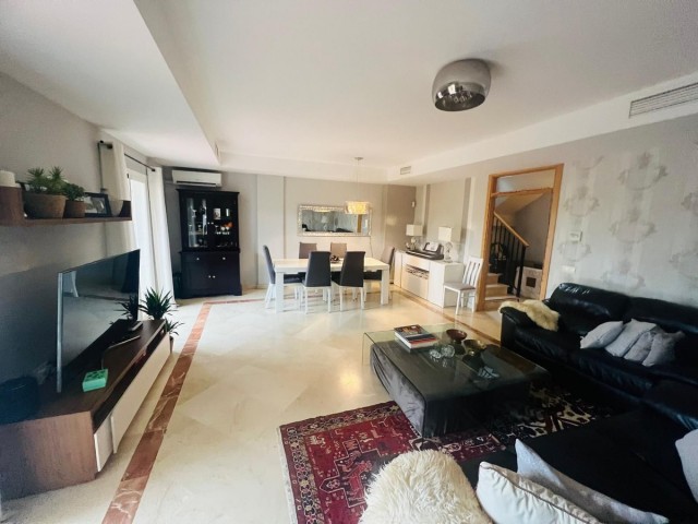 Maison mitoyenne avec 3 Chambres  à Sotogrande