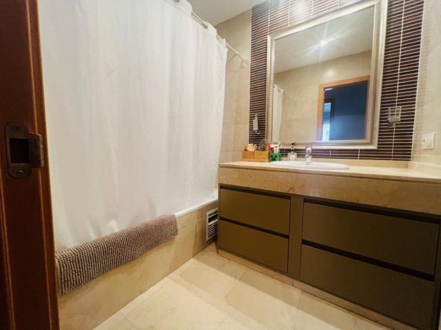 Maison mitoyenne avec 3 Chambres  à Sotogrande