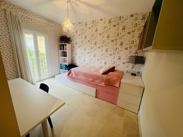 Maison mitoyenne avec 3 Chambres  à Sotogrande