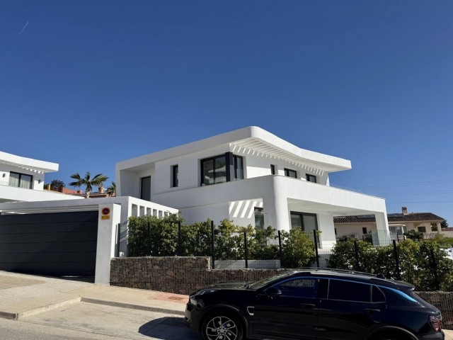 Villa con 4 Dormitorios  en Fuengirola