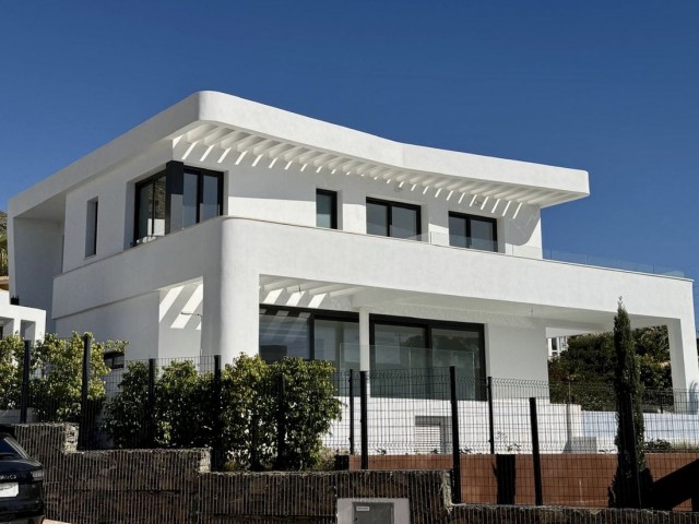 4 Bedrooms Villa in Fuengirola