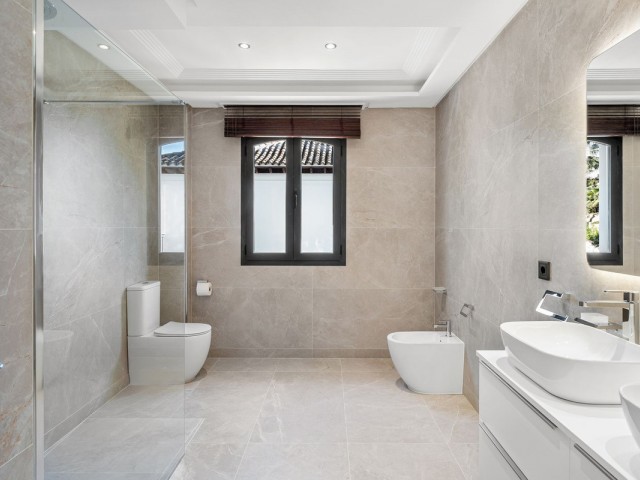 5 Soveroms Villa i Nueva Andalucía